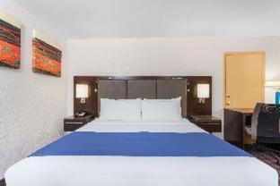 Days Inn By Wyndham Woodbury Long Island Номер фото