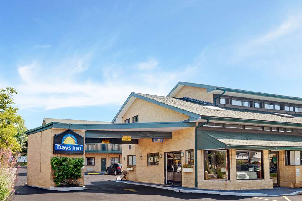 Days Inn By Wyndham Woodbury Long Island Екстер'єр фото